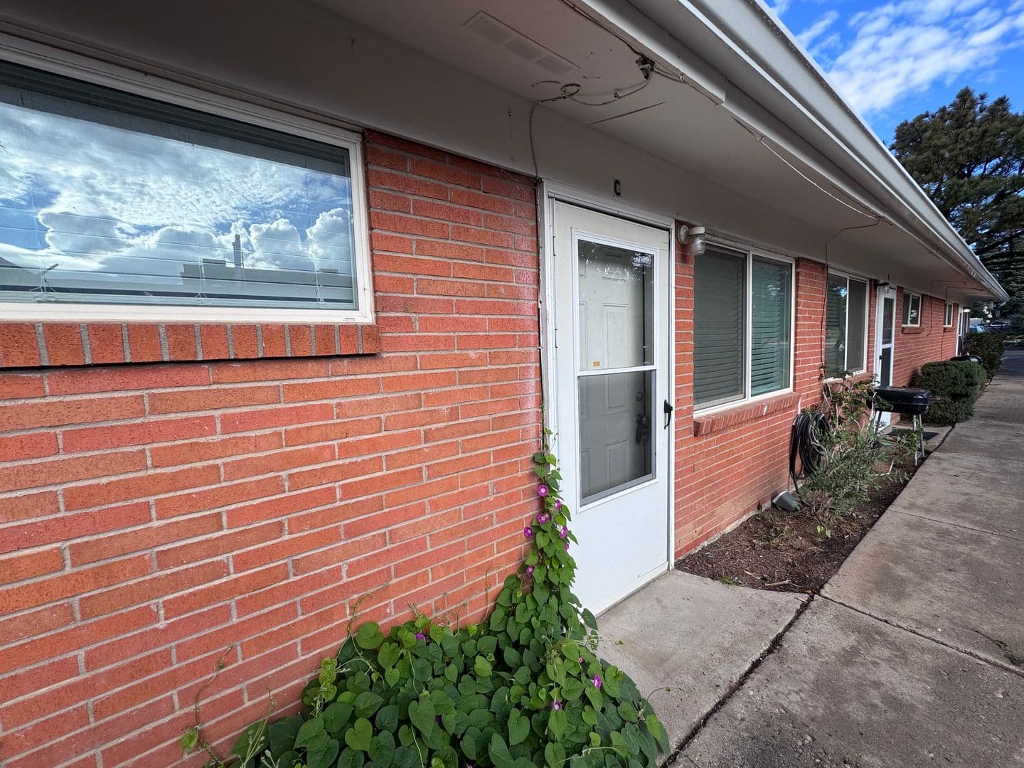 Albuquerque Apartment: 9416  Candelaria Blvd NE
