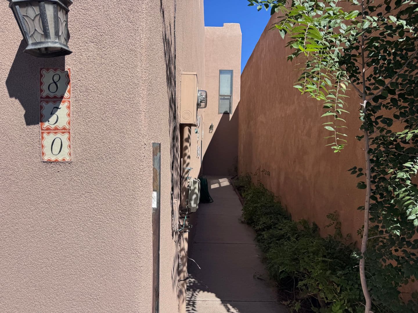 Albuquerque House: 850 Southeast Circle NW