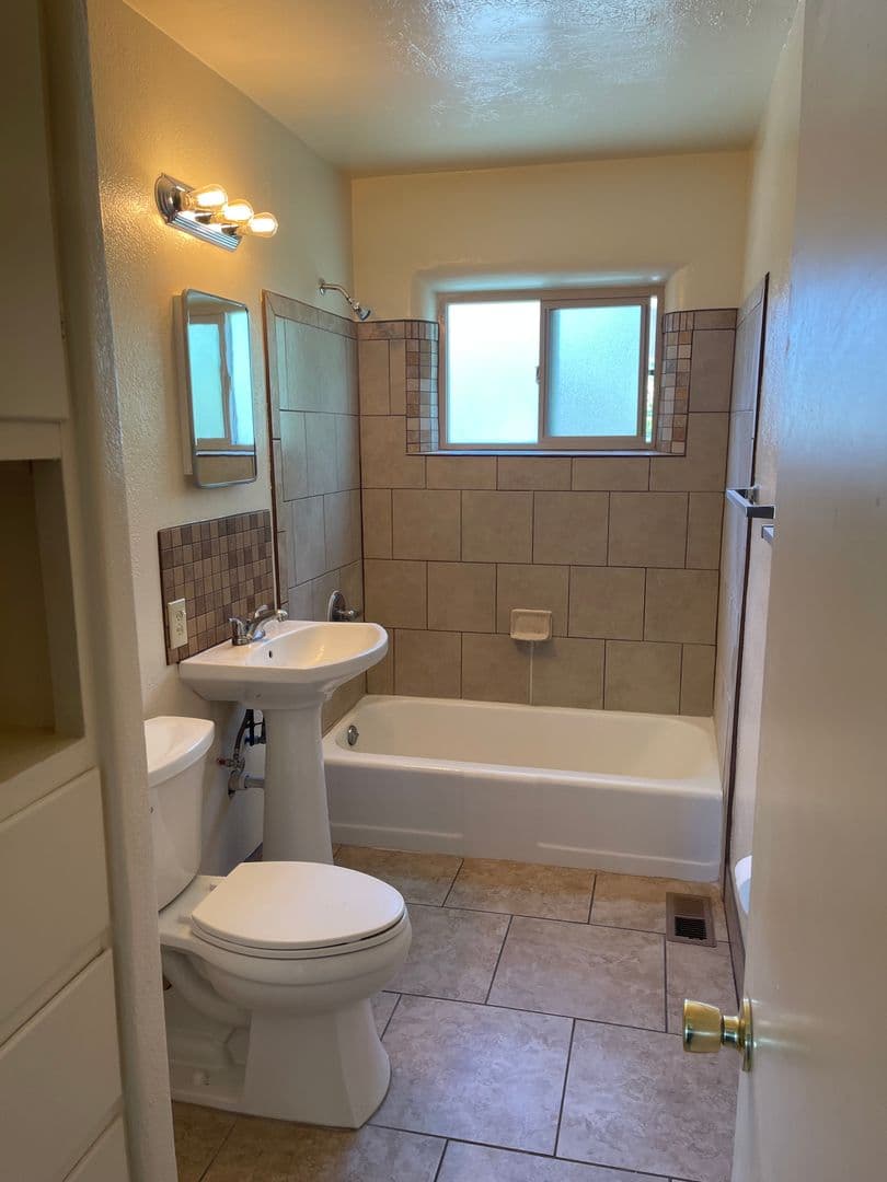 Albuquerque Apartment: 3833/3835 Thaxton Ave SE