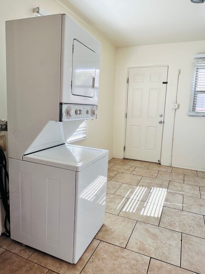 Albuquerque Apartment: 3833/3835 Thaxton Ave SE