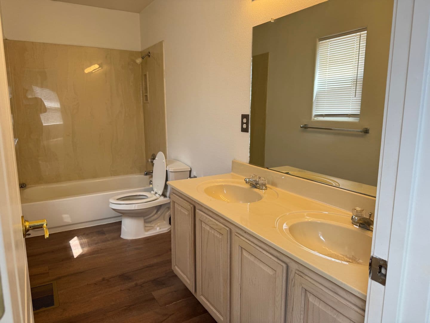Albuquerque House: 4361 Altura Vista Ln NE
