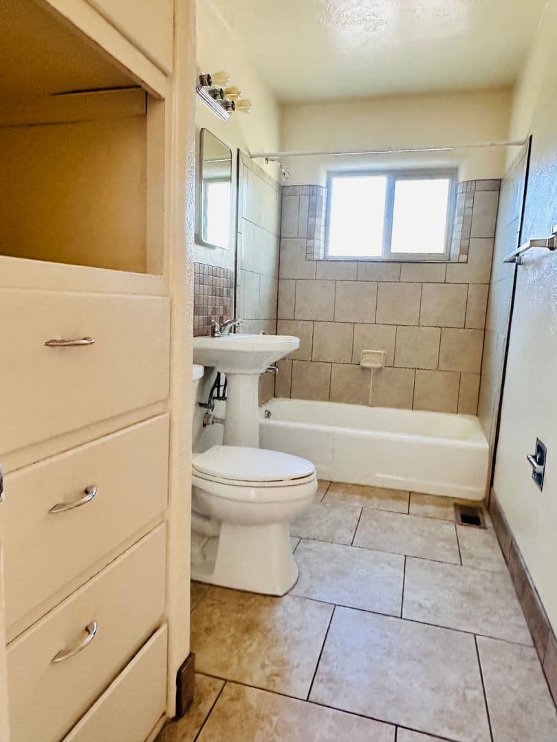 Albuquerque Apartment: 3833/3835 Thaxton Ave SE