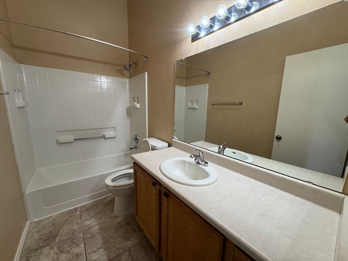 Albuquerque House: 6140 Ursa Ave NW