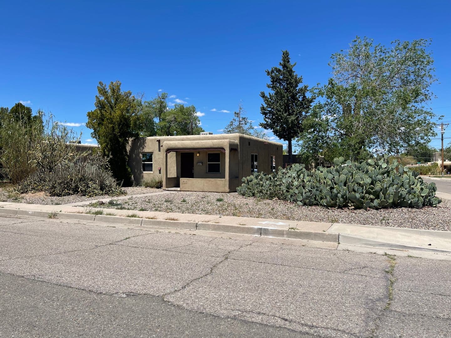 Albuquerque Apartment: 3833/3835 Thaxton Ave SE