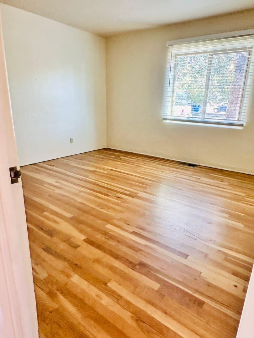 Albuquerque Apartment: 3833/3835 Thaxton Ave SE