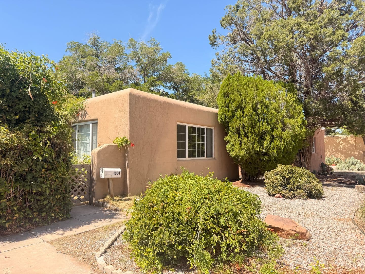 Albuquerque House: 1831 Childers Dr NE