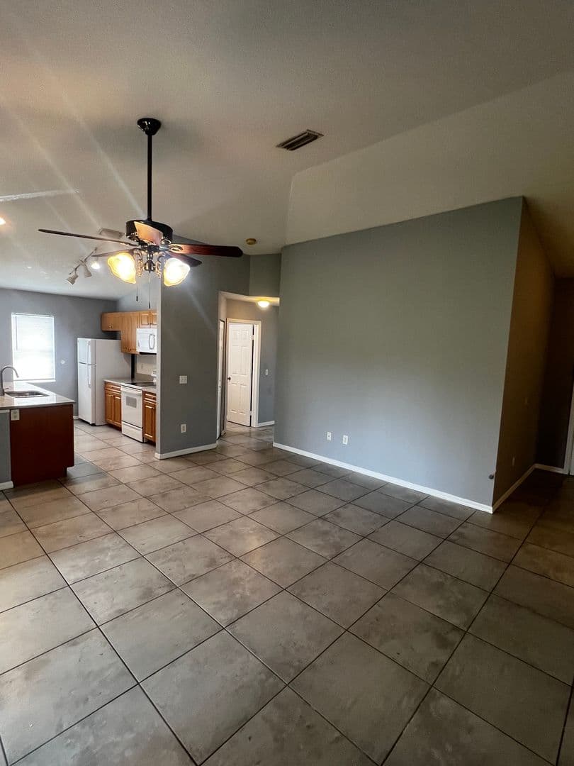 Pt St Lucie House: 517 SW Fairway Avenue