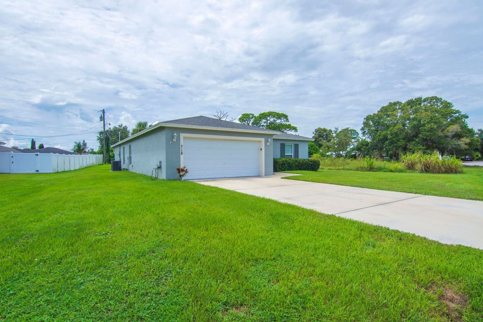 Port St Lucie House: 718 NE Perch Ln- FINDERS FEE ONLY
