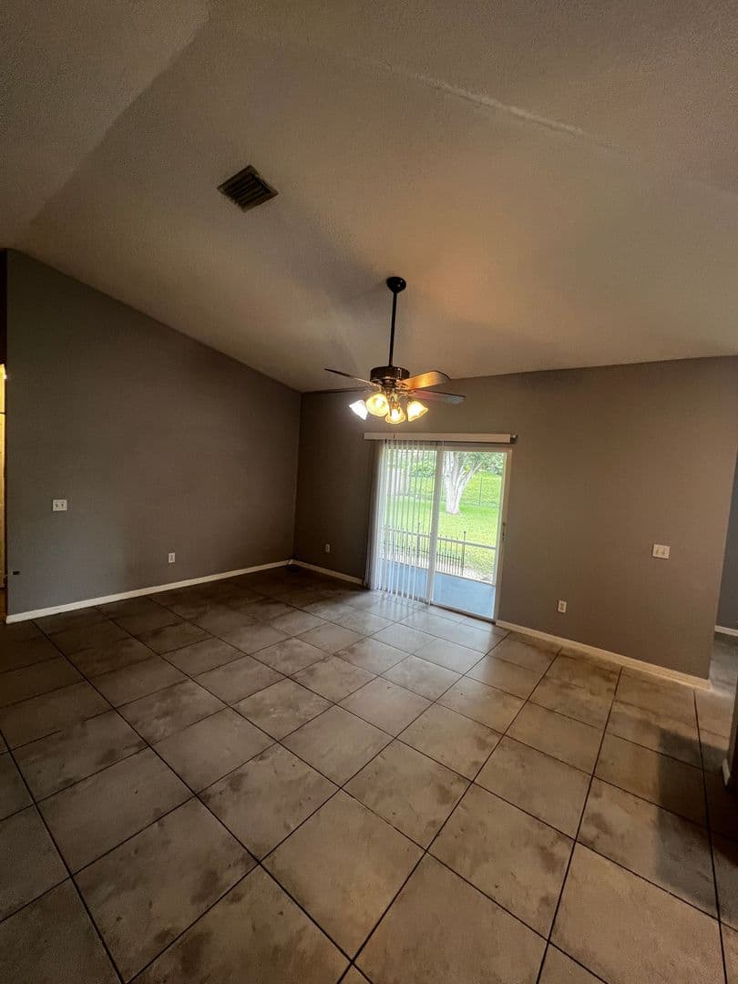 Pt St Lucie House: 517 SW Fairway Avenue
