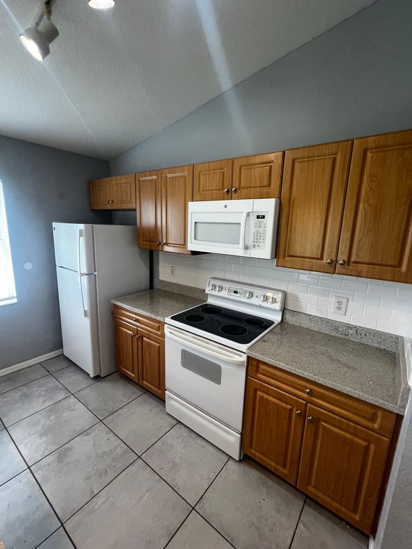 Pt St Lucie House: 517 SW Fairway Avenue