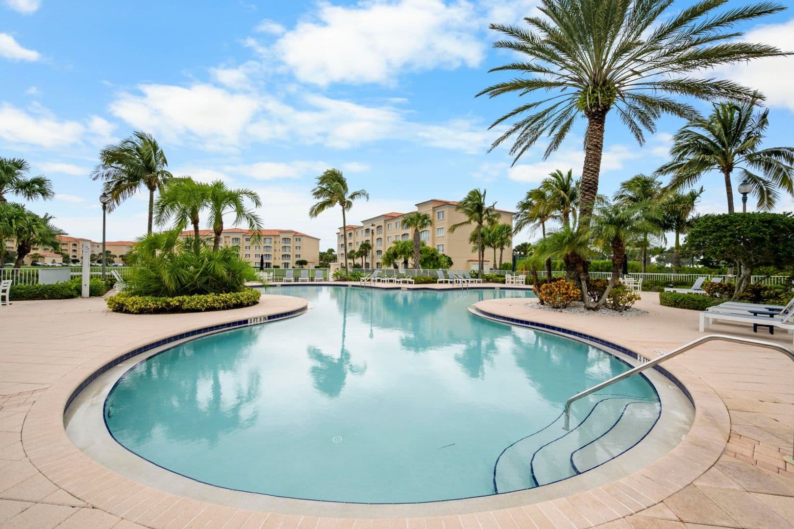 Ft Pierce Condo: 8 Harbour Isle Drive E PH05