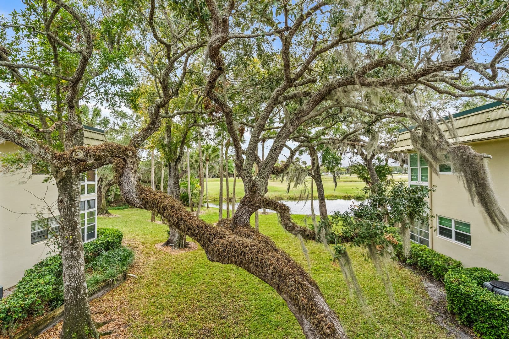 Vero Beach Condo: 11 Vista Gardens Trail #204