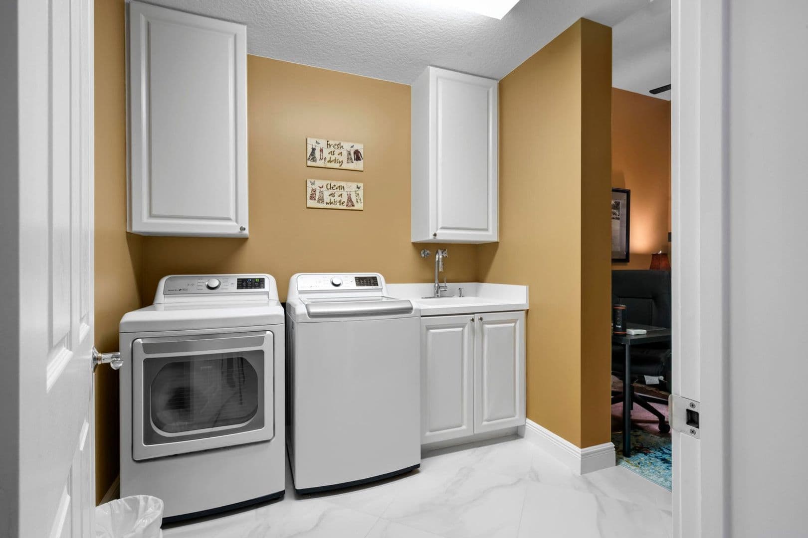 Ft Pierce Condo: 8 Harbour Isle Drive E PH05