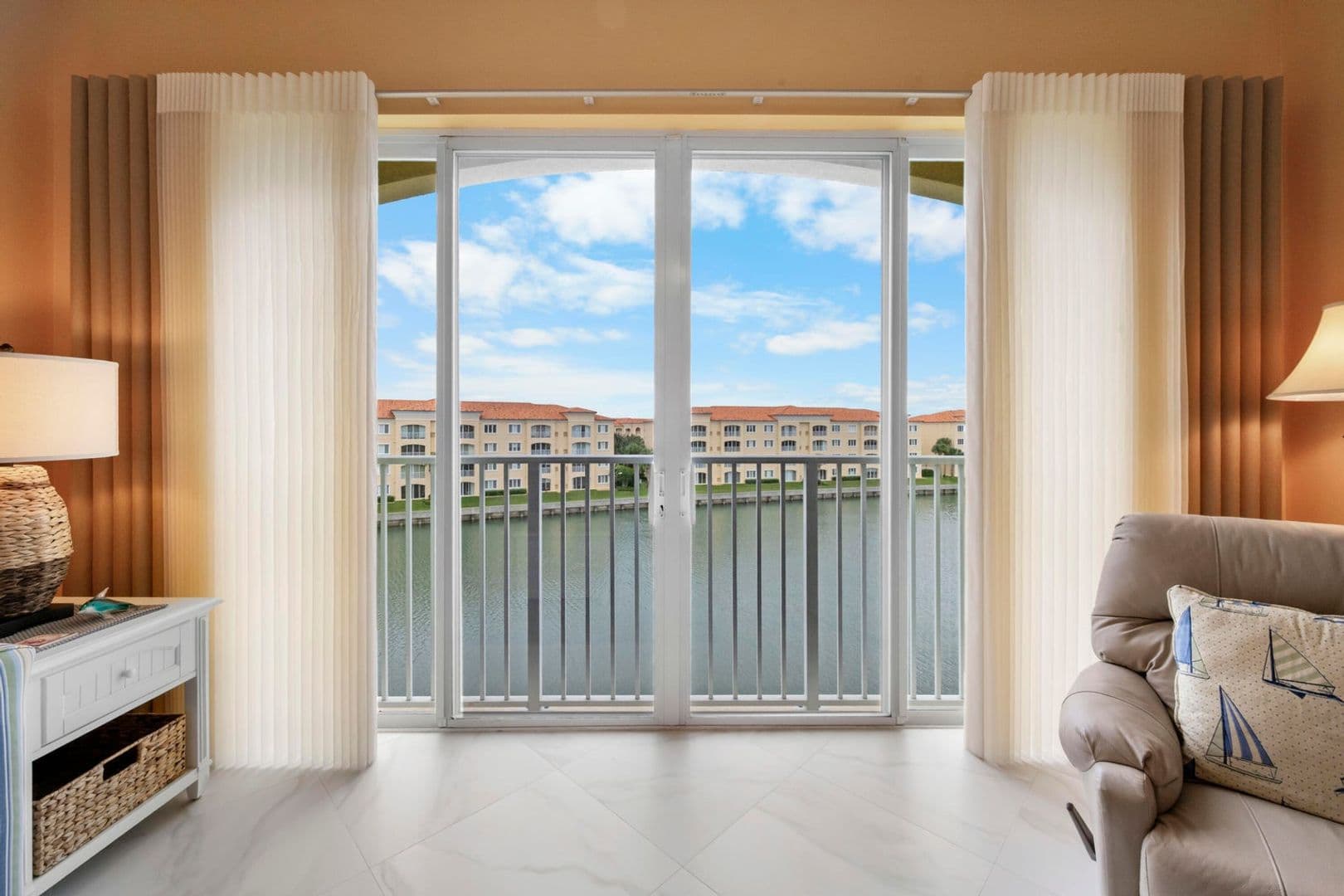 Ft Pierce Condo: 8 Harbour Isle Drive E PH05