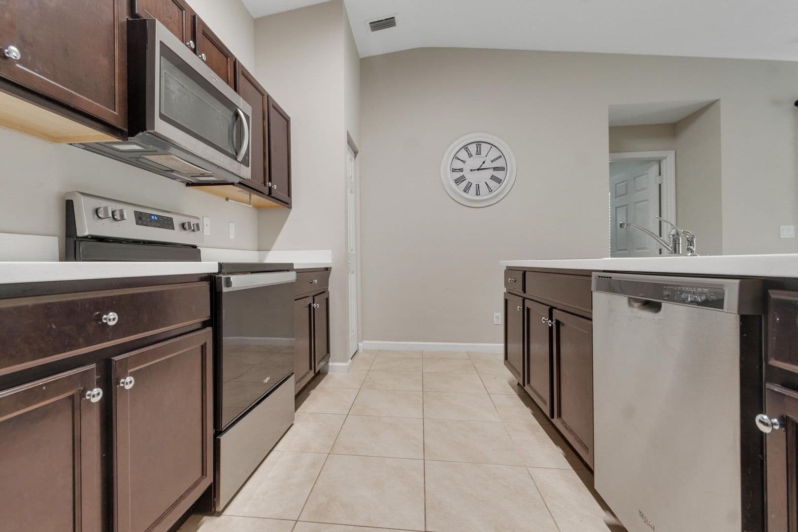 Port St Lucie House: 718 NE Perch Ln- FINDERS FEE ONLY