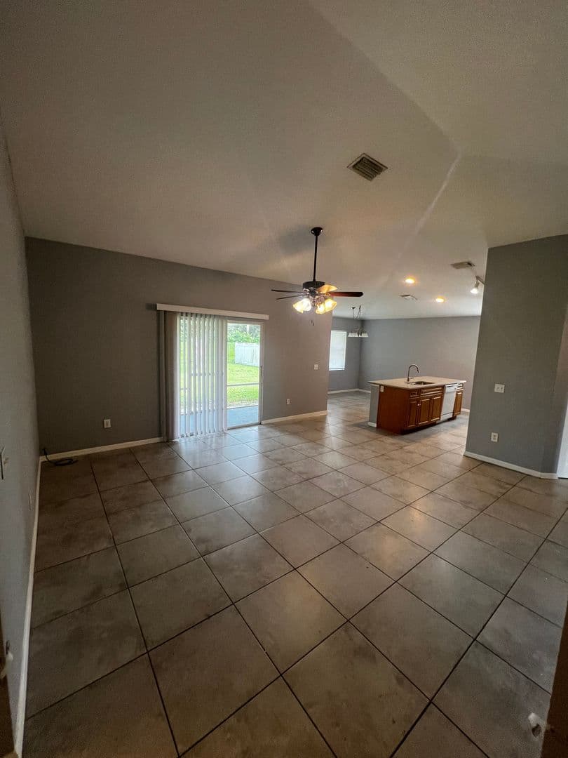 Pt St Lucie House: 517 SW Fairway Avenue