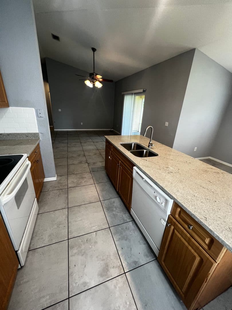 Pt St Lucie House: 517 SW Fairway Avenue