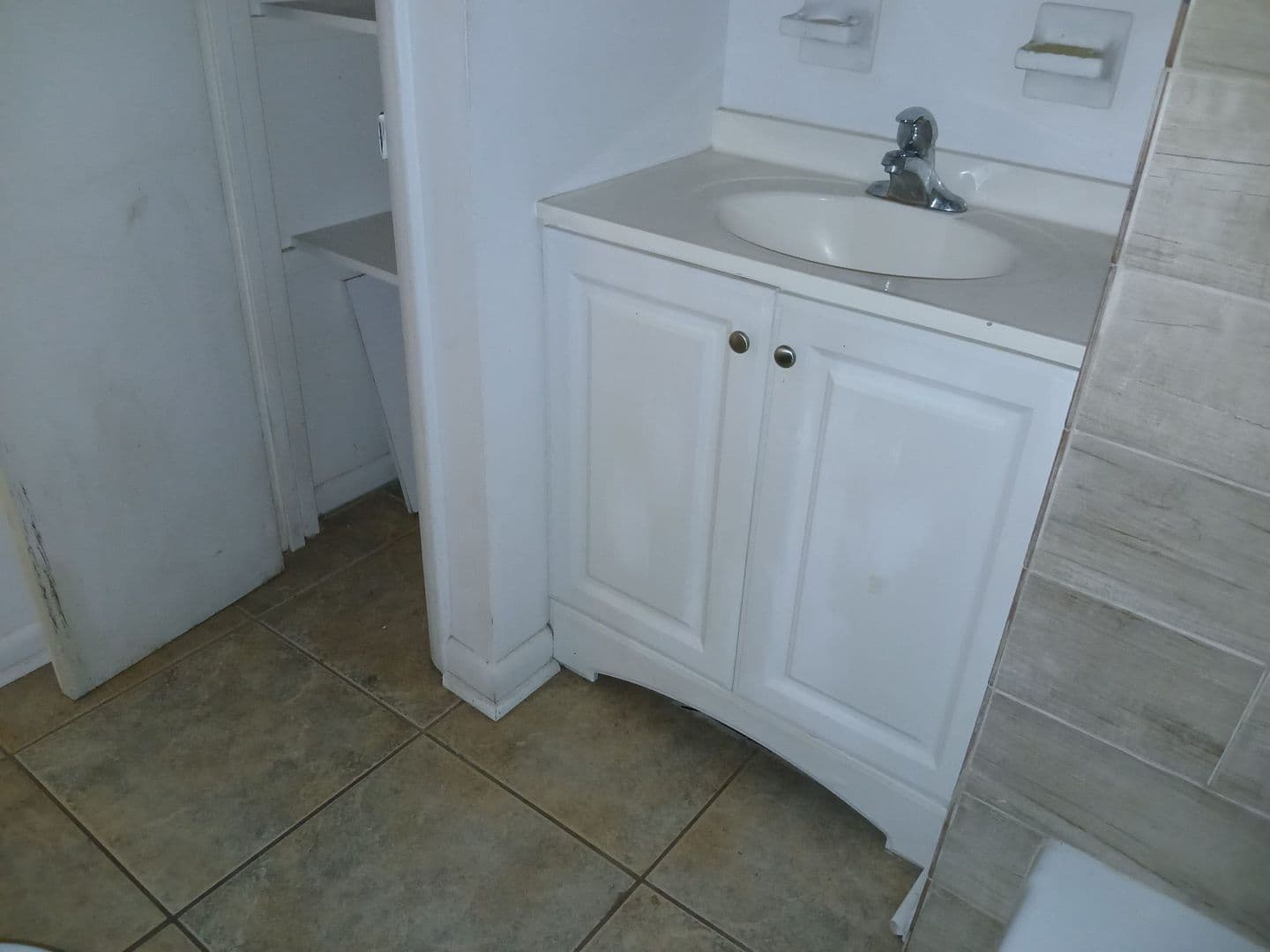 Fort Pierce Apartment: 1360 Carlton Ct.
