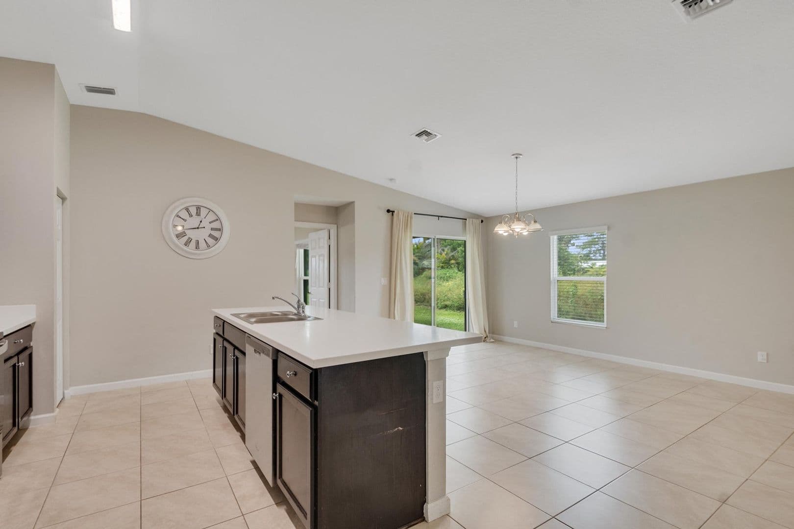 Port St Lucie House: 718 NE Perch Ln- FINDERS FEE ONLY