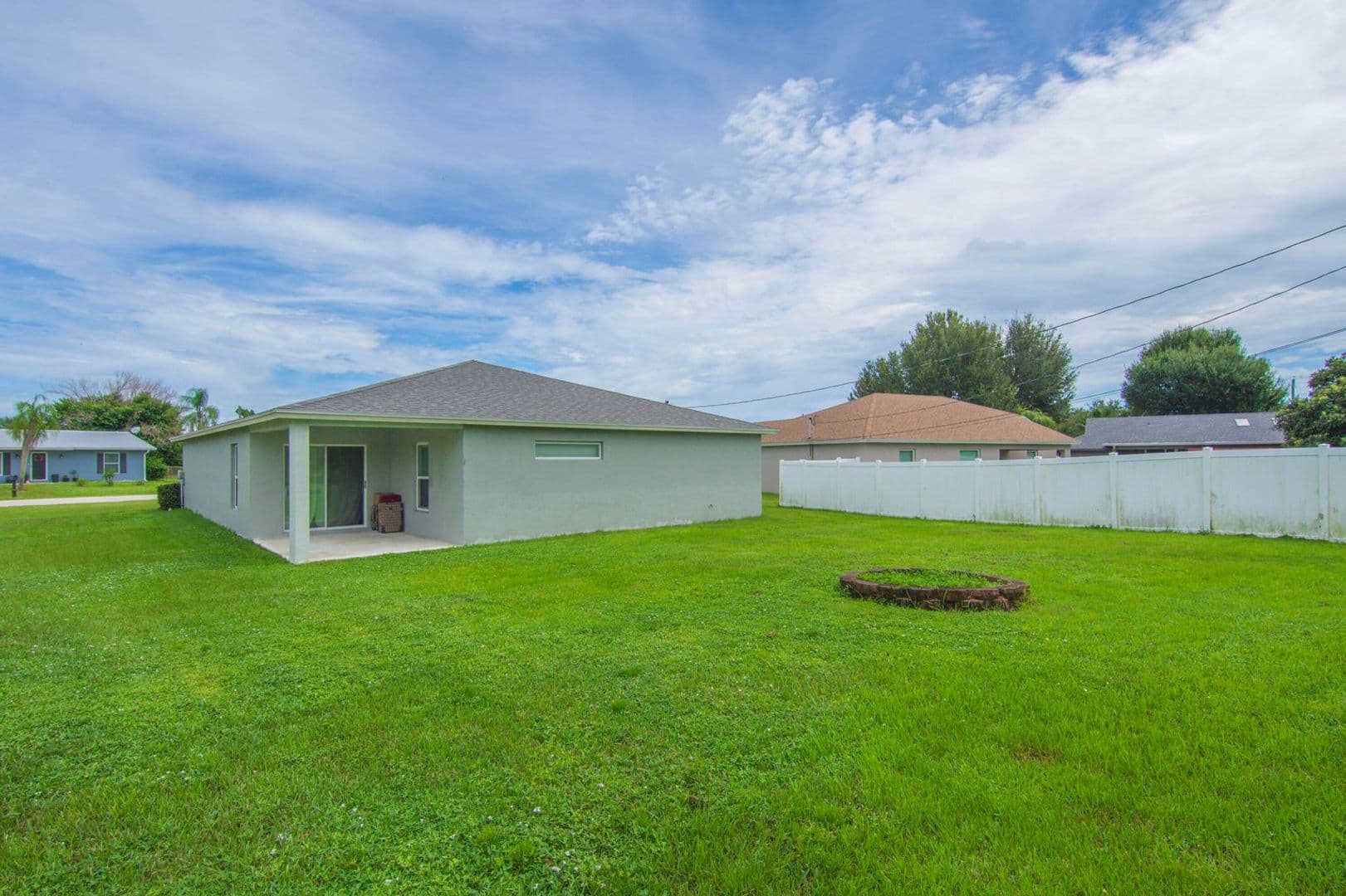 Port St Lucie House: 718 NE Perch Ln- FINDERS FEE ONLY