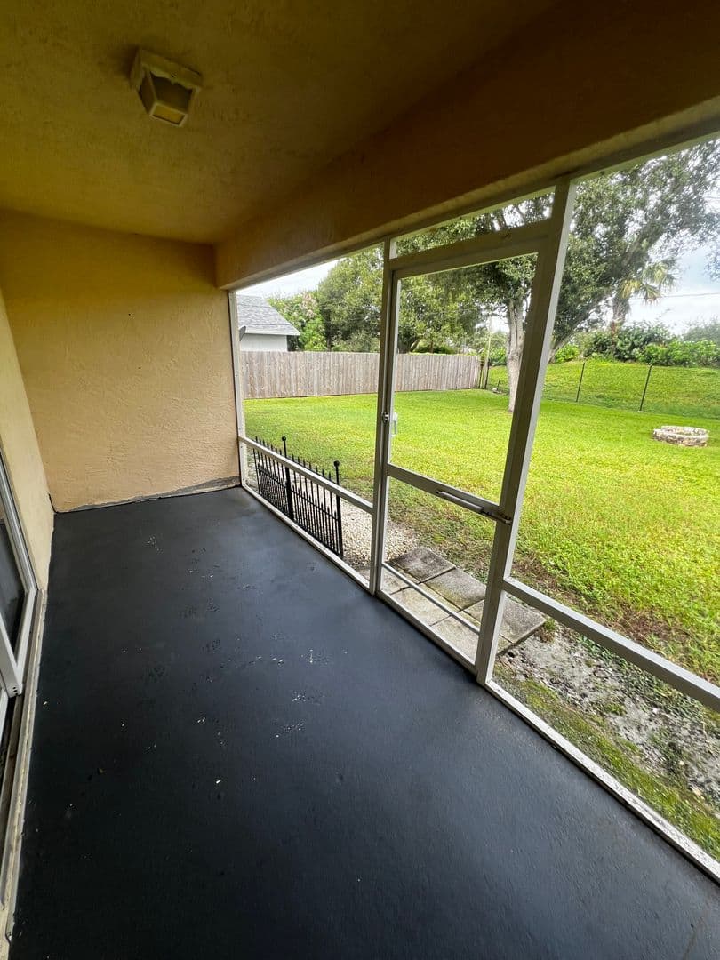Pt St Lucie House: 517 SW Fairway Avenue
