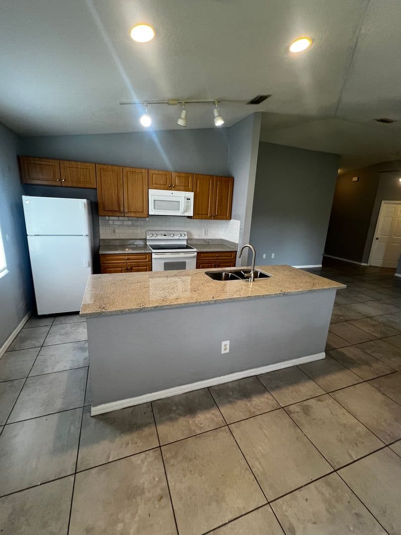 Pt St Lucie House: 517 SW Fairway Avenue