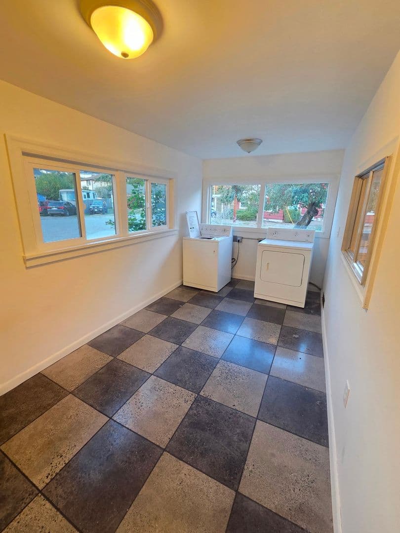Bremerton House: 2507 Reid Ave