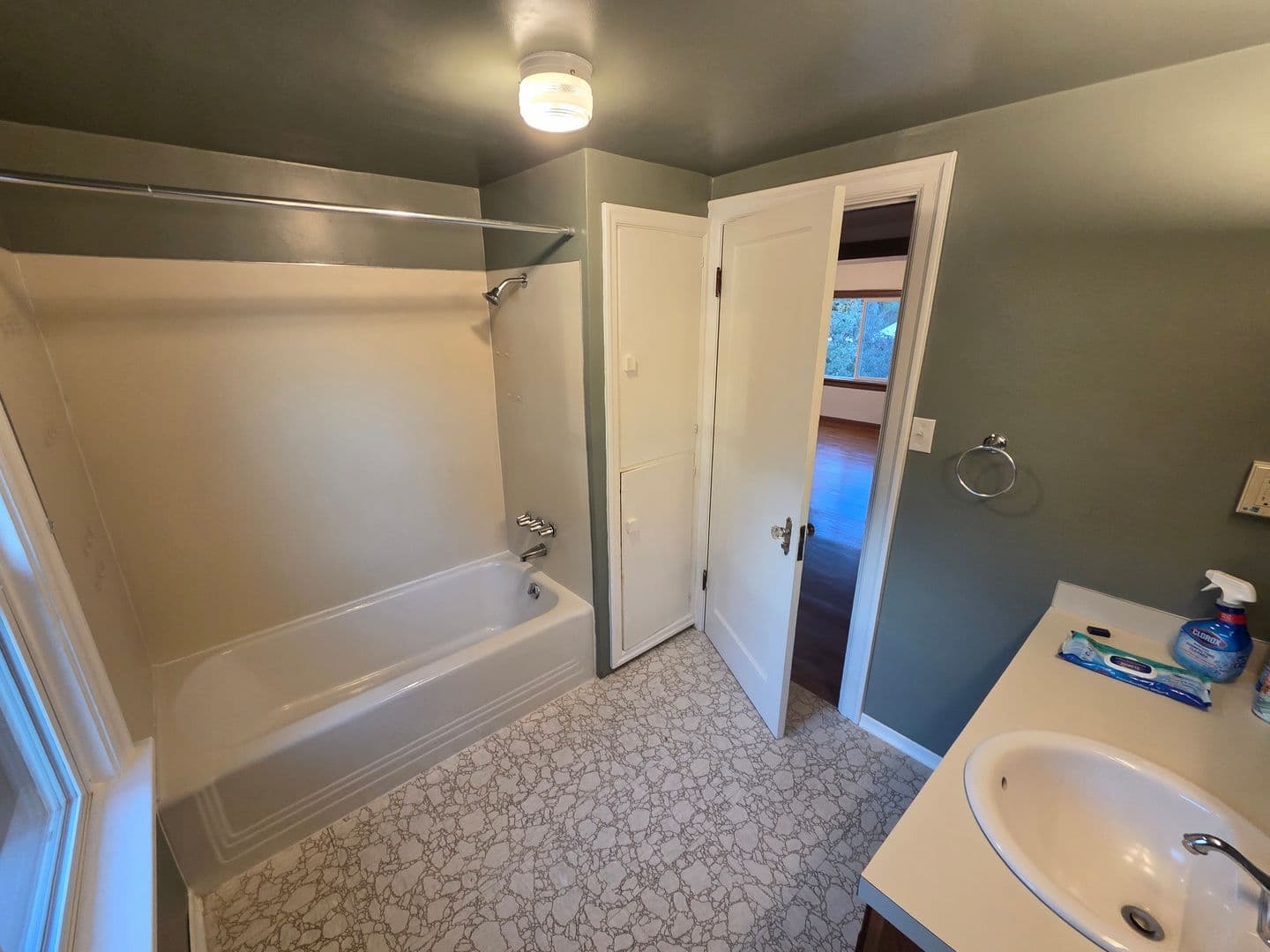 Bremerton House: 2507 Reid Ave