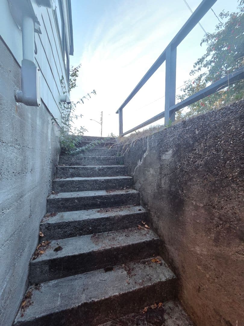 Bremerton House: 2507 Reid Ave