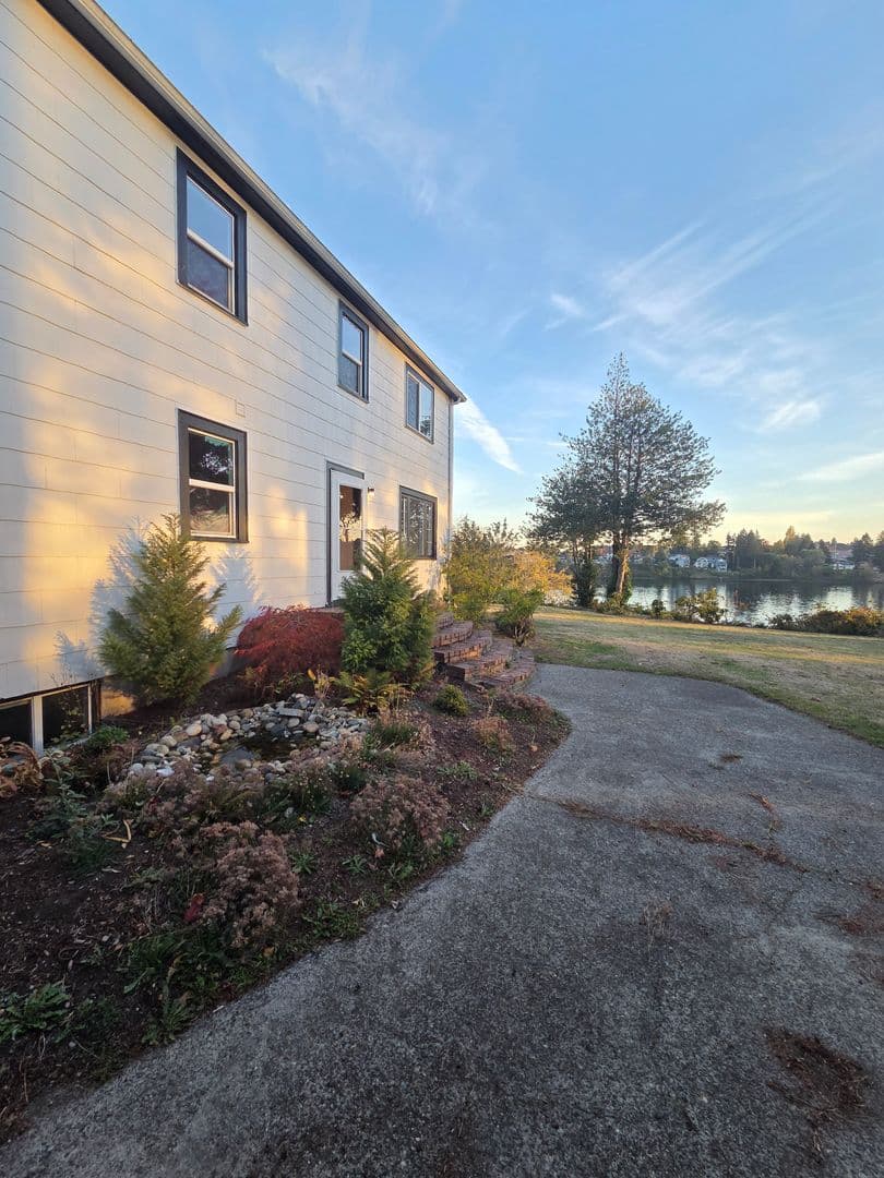 Bremerton House: 2507 Reid Ave