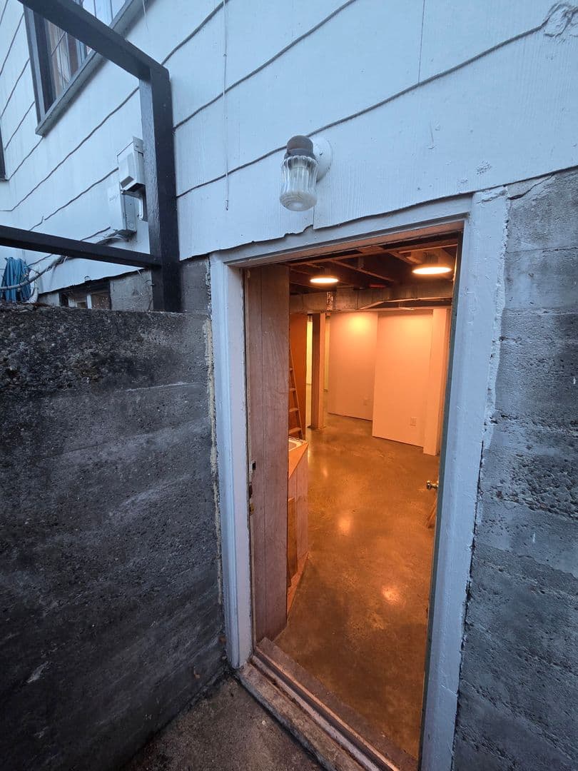 Bremerton House: 2507 Reid Ave