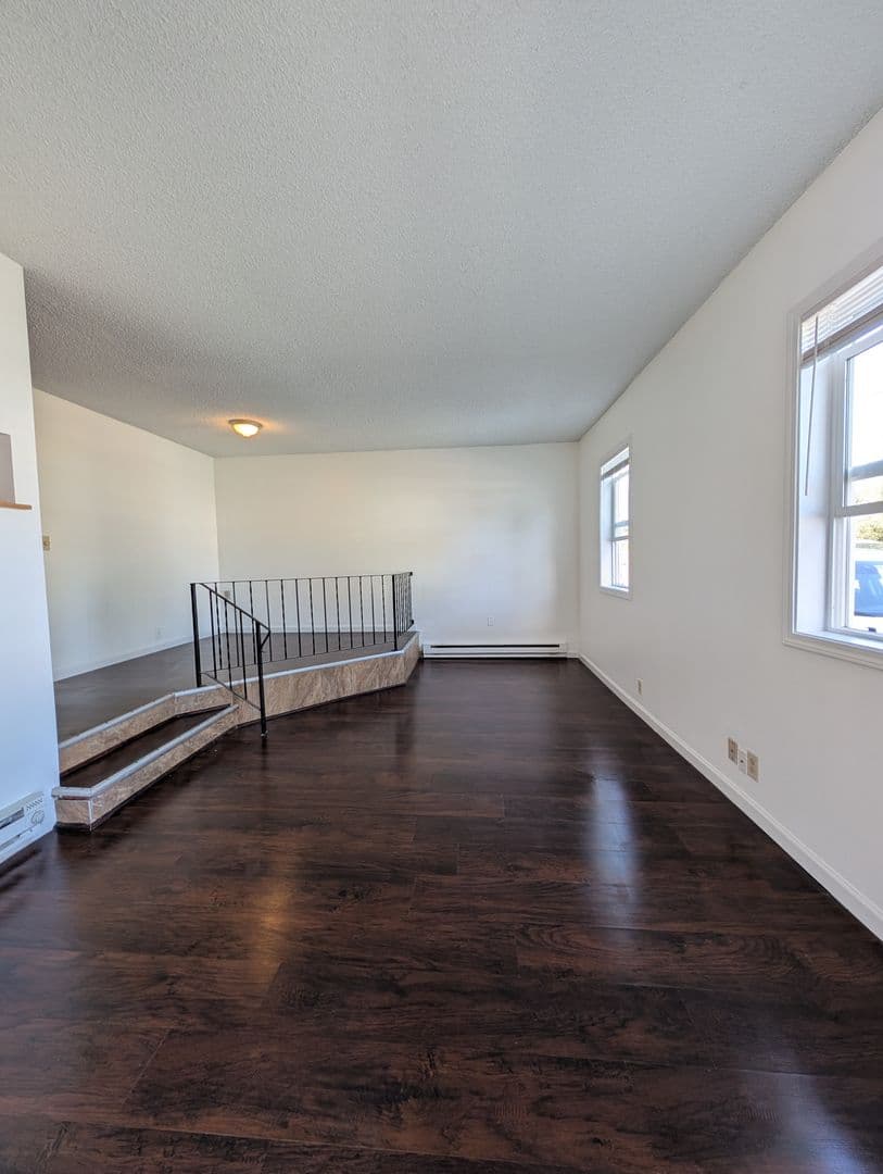 Keyport Apartment: 1911 NE Pacific Ave