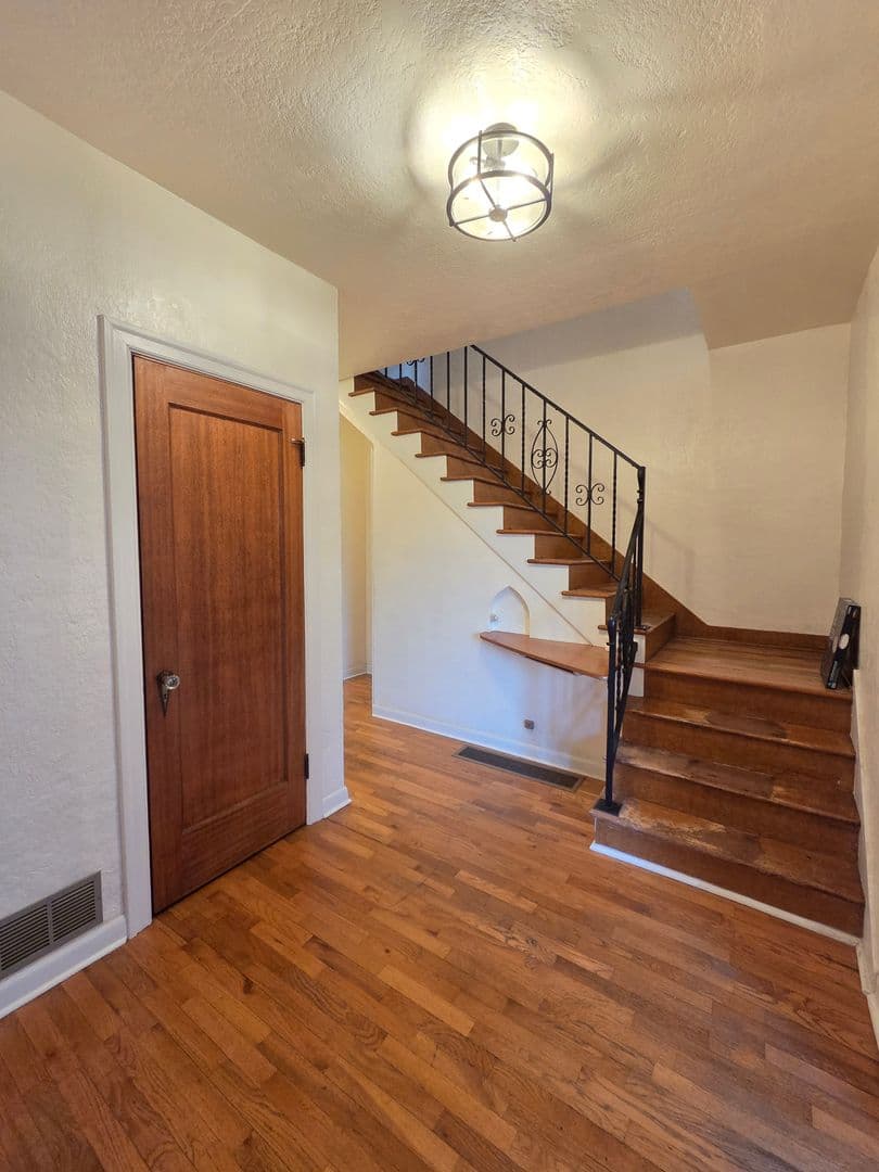 Bremerton House: 2507 Reid Ave