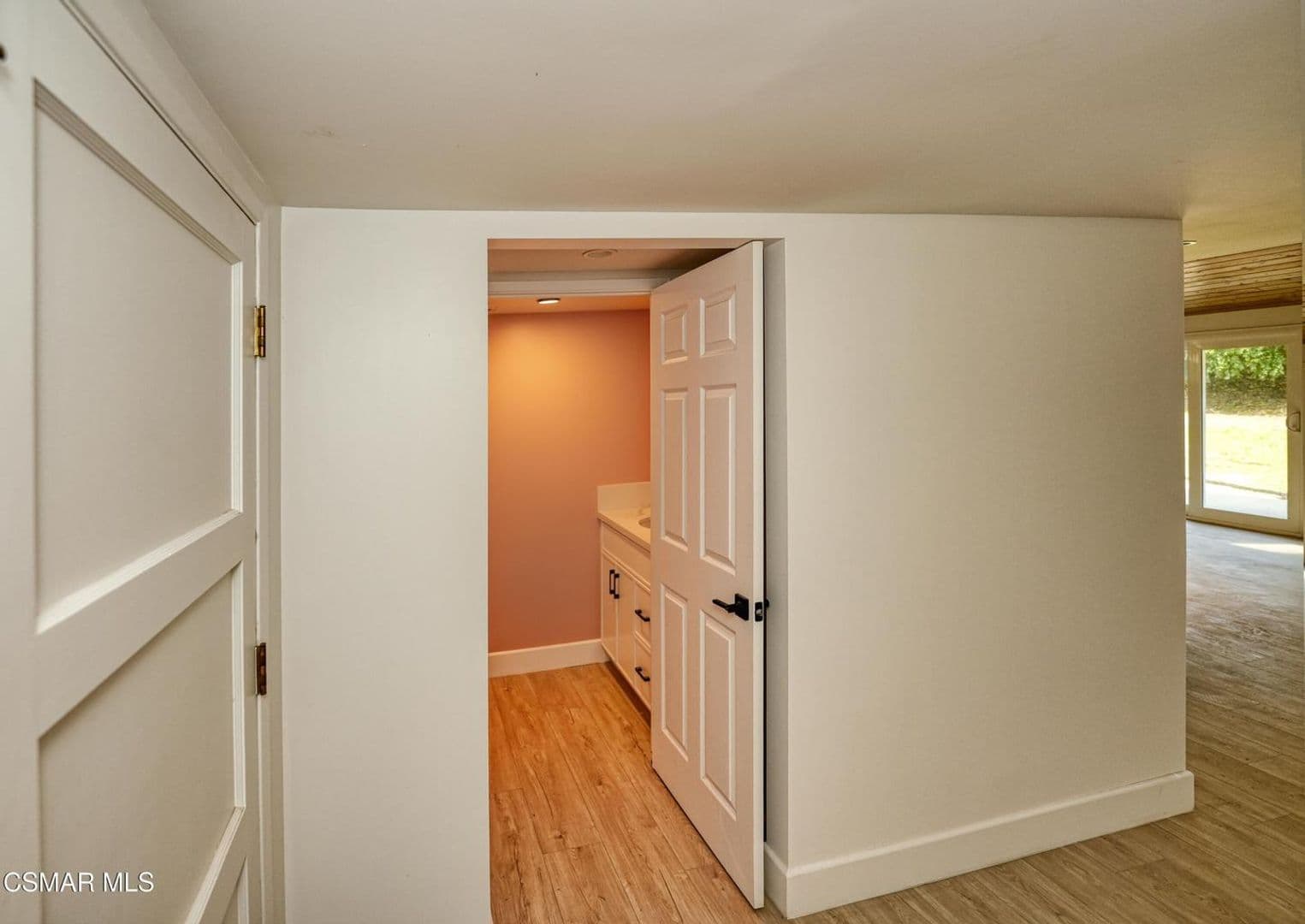Thousand Oaks House: 1202 Sheffield Place