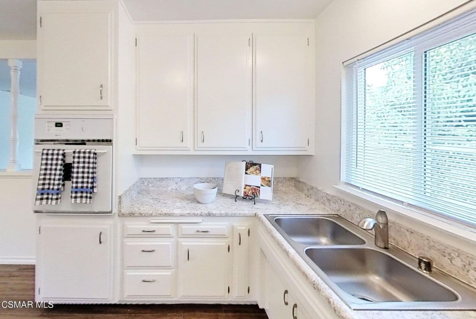 Thousand Oaks House: 2542 Sirius St.