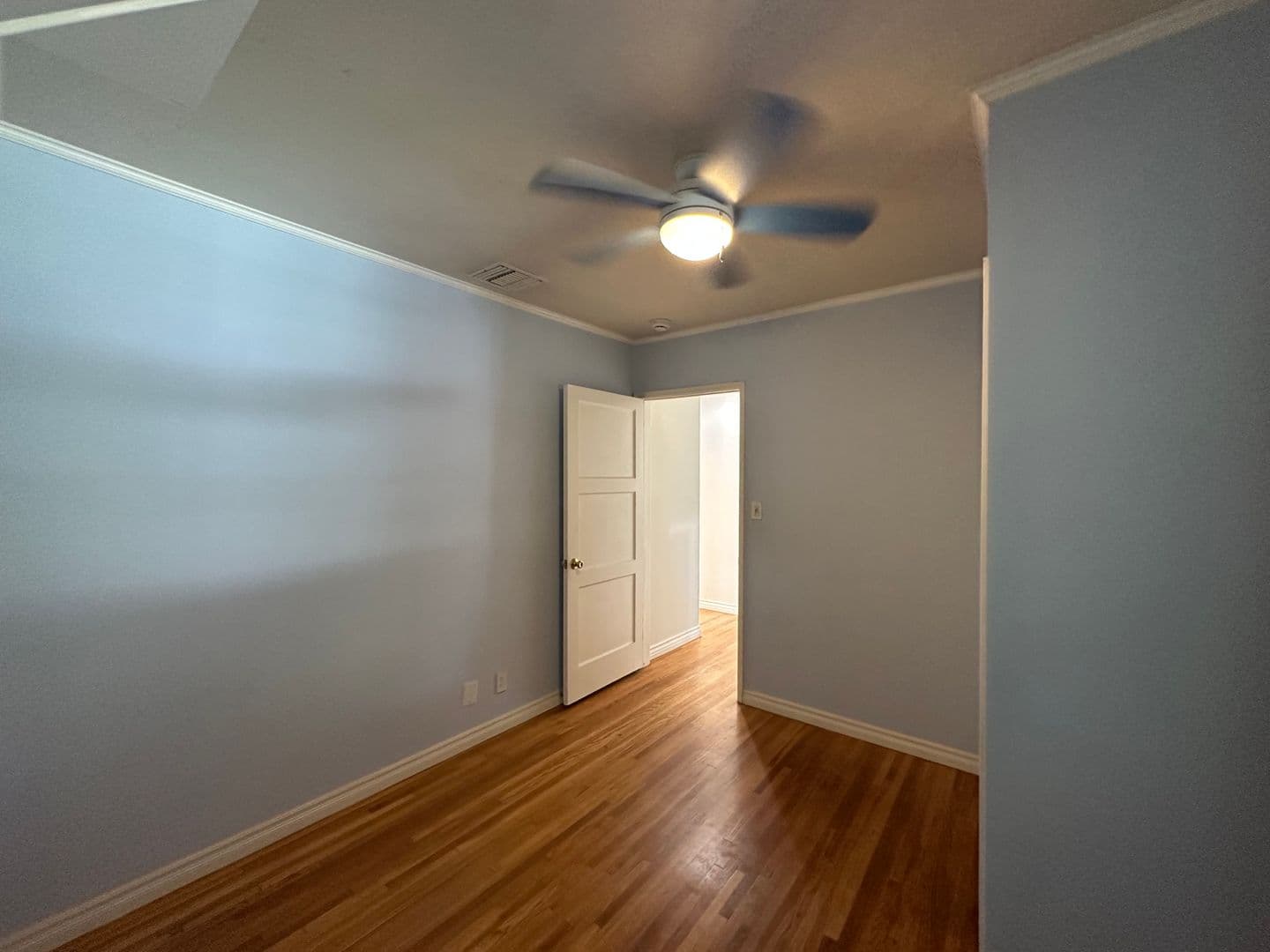 Winnetka House: 6724 Jumilla Ave