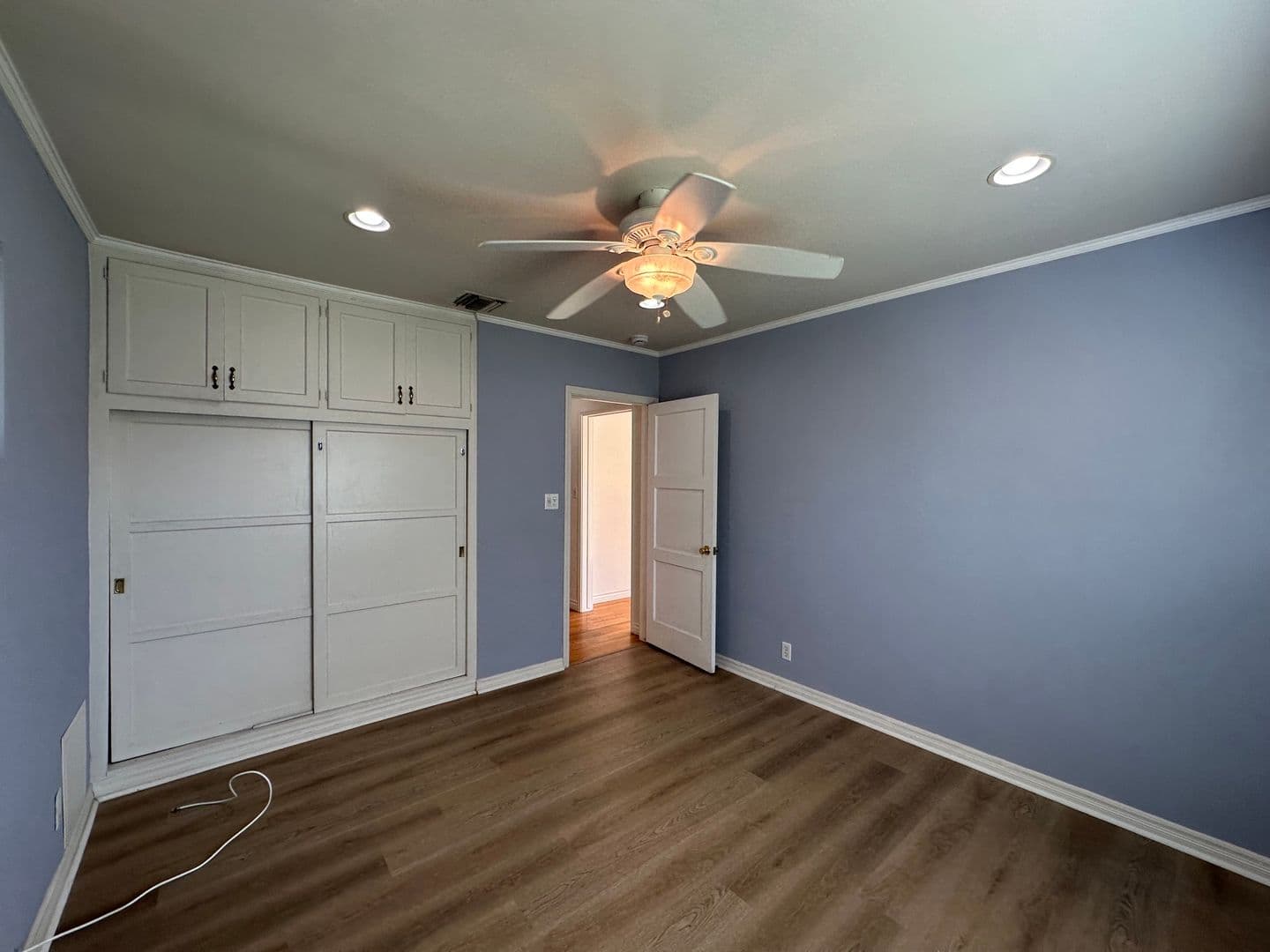 Winnetka House: 6724 Jumilla Ave