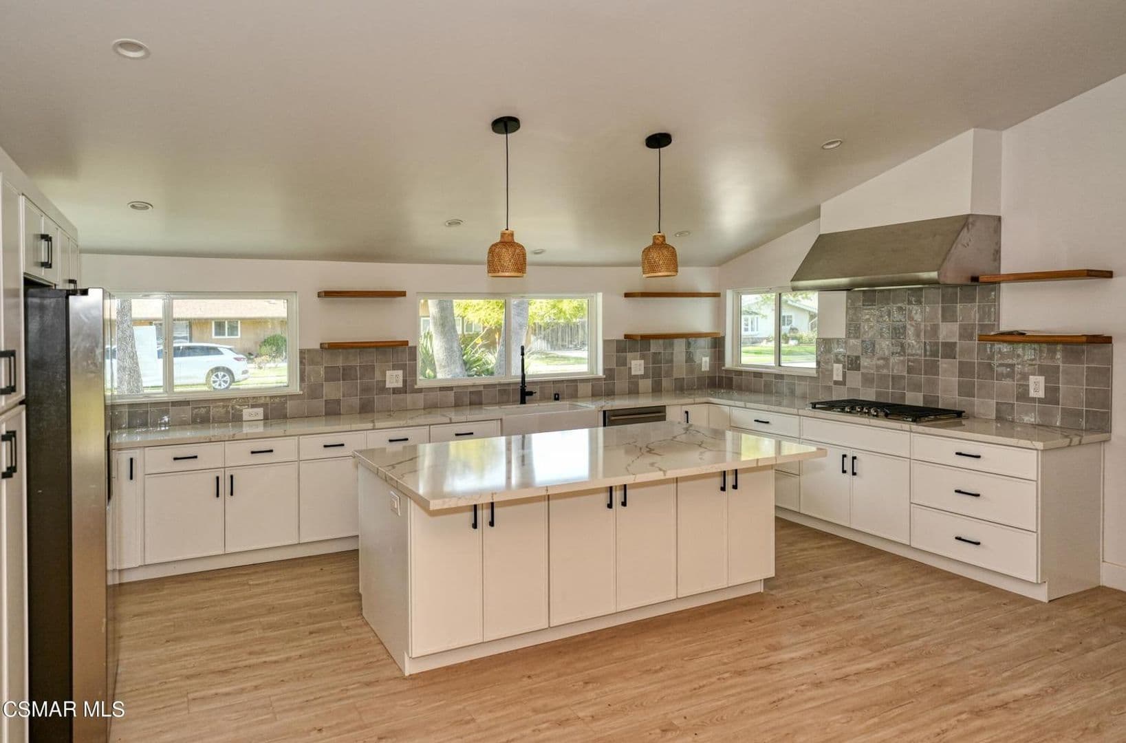 Thousand Oaks House: 1202 Sheffield Place