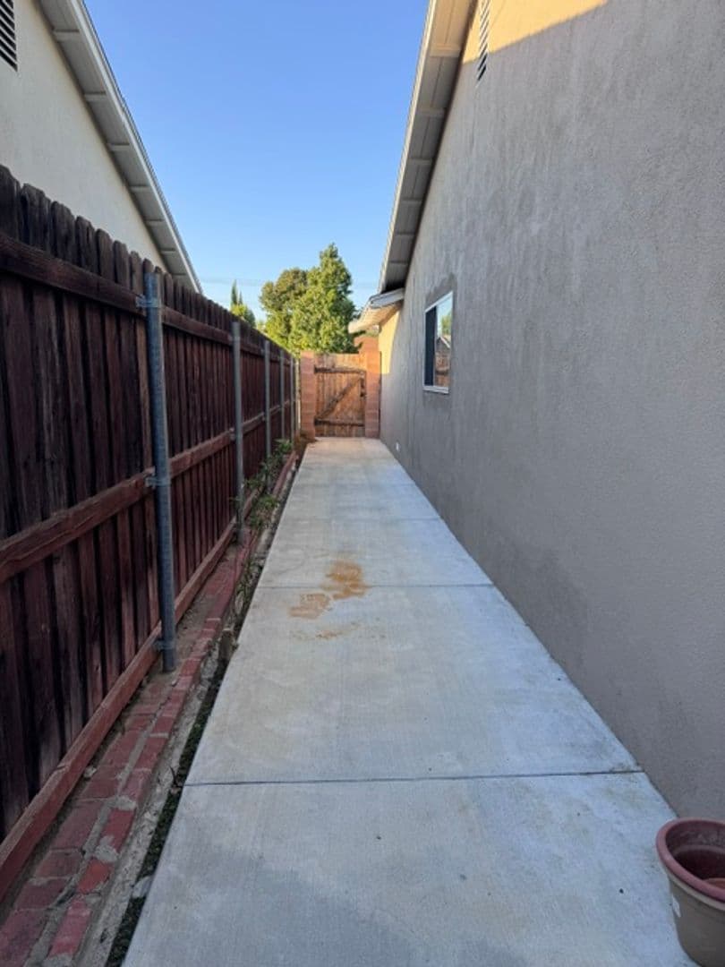 West Hills House: 23740 Welby Way
