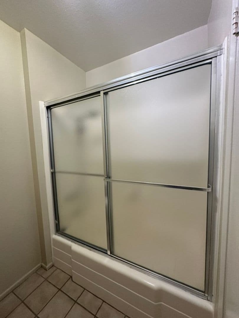 Woodland Hills Townhome: 22137 Burbank Blvd #1
