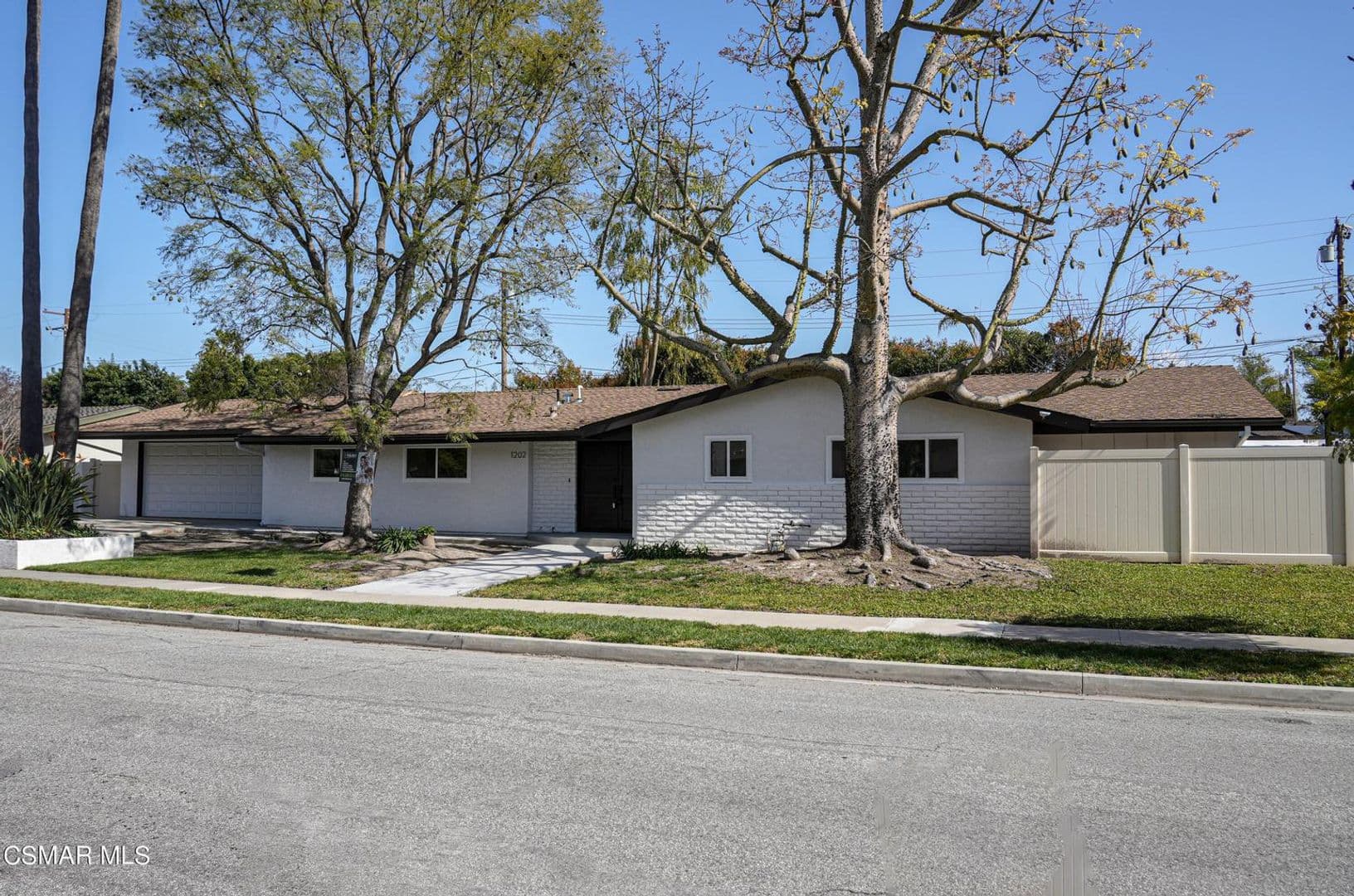 Thousand Oaks House: 1202 Sheffield Place