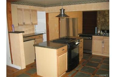 Winnetka House: 6724 Jumilla Ave