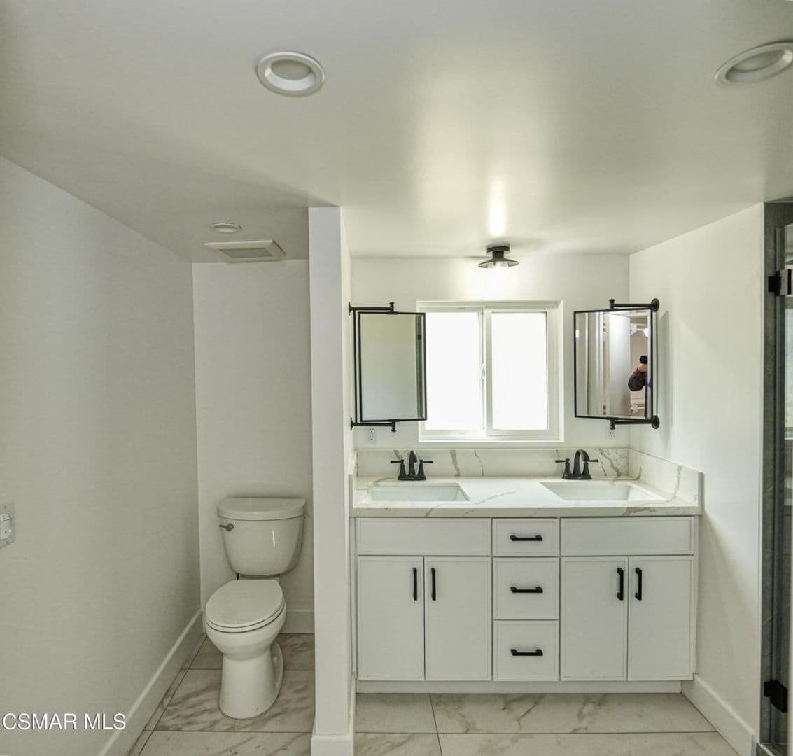 Thousand Oaks House: 1202 Sheffield Place