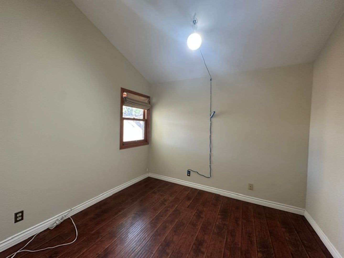 Woodland Hills Townhome: 22137 Burbank Blvd #1