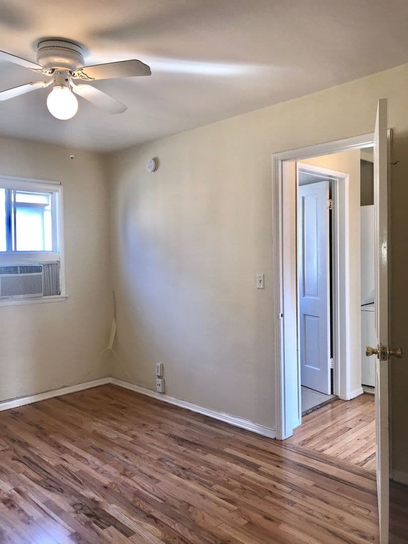 Sherman Oaks Apartment: 4555 Hazeltine Ave.