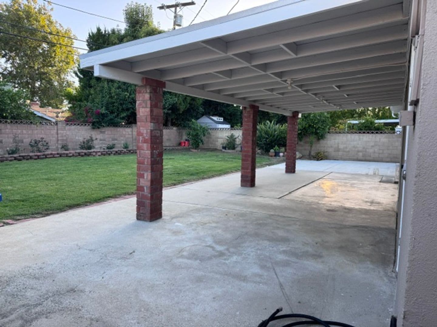 West Hills House: 23740 Welby Way
