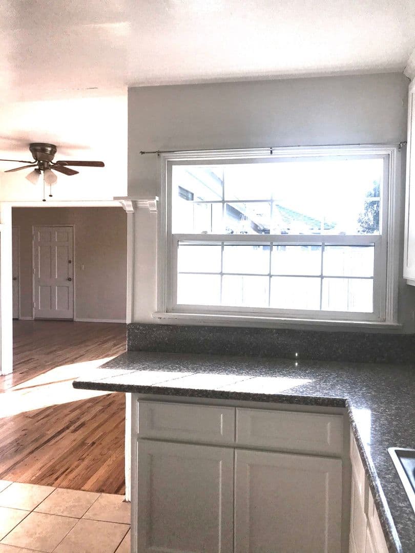 Sherman Oaks Apartment: 4555 Hazeltine Ave.