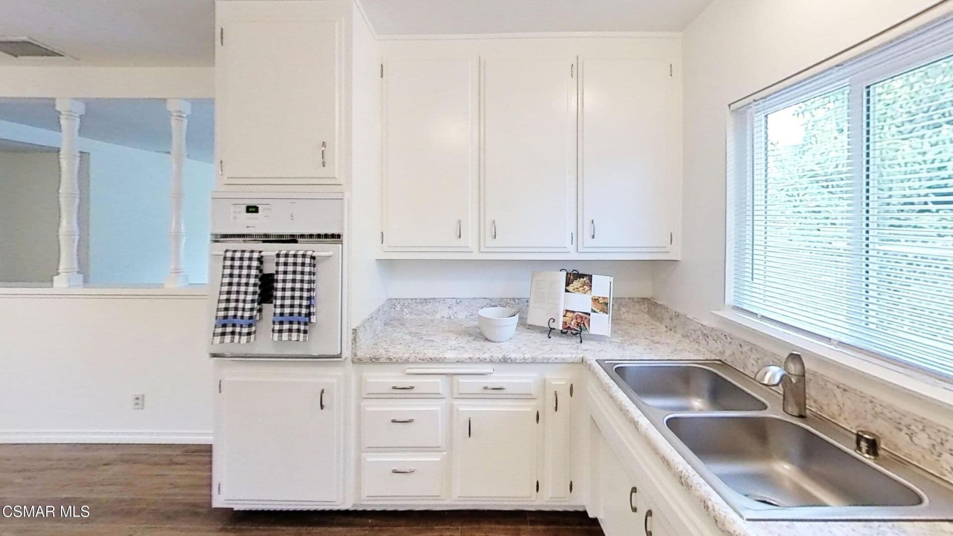 Thousand Oaks House: 2542 Sirius St.