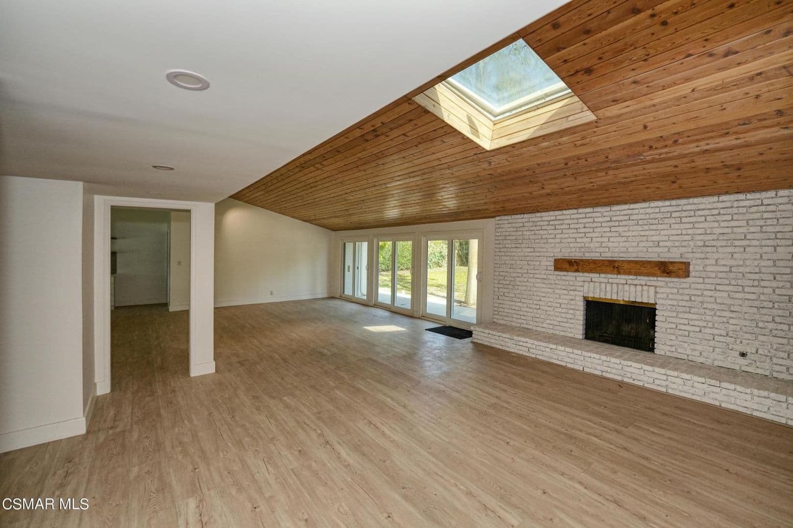 Thousand Oaks House: 1202 Sheffield Place