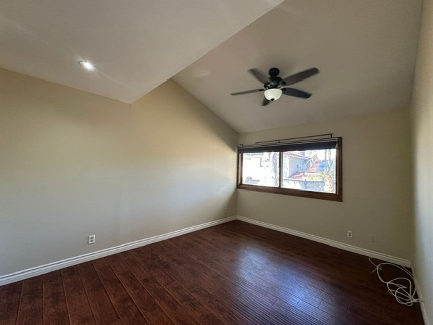 Woodland Hills Townhome: 22137 Burbank Blvd #1